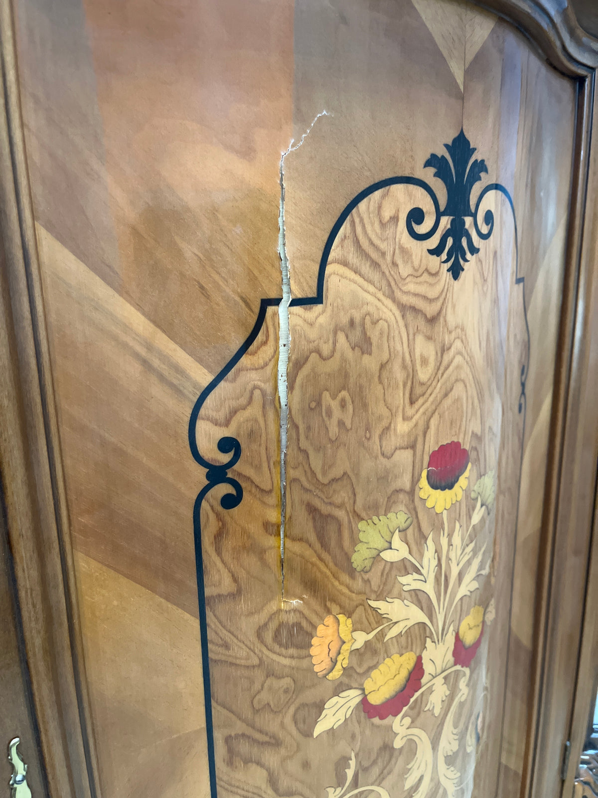Tradition Carved Buffet/Credenza Cabinet with Red Accent #FC18