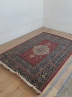 5'3' x 7'6" Naples Synthetic Nylon Rug