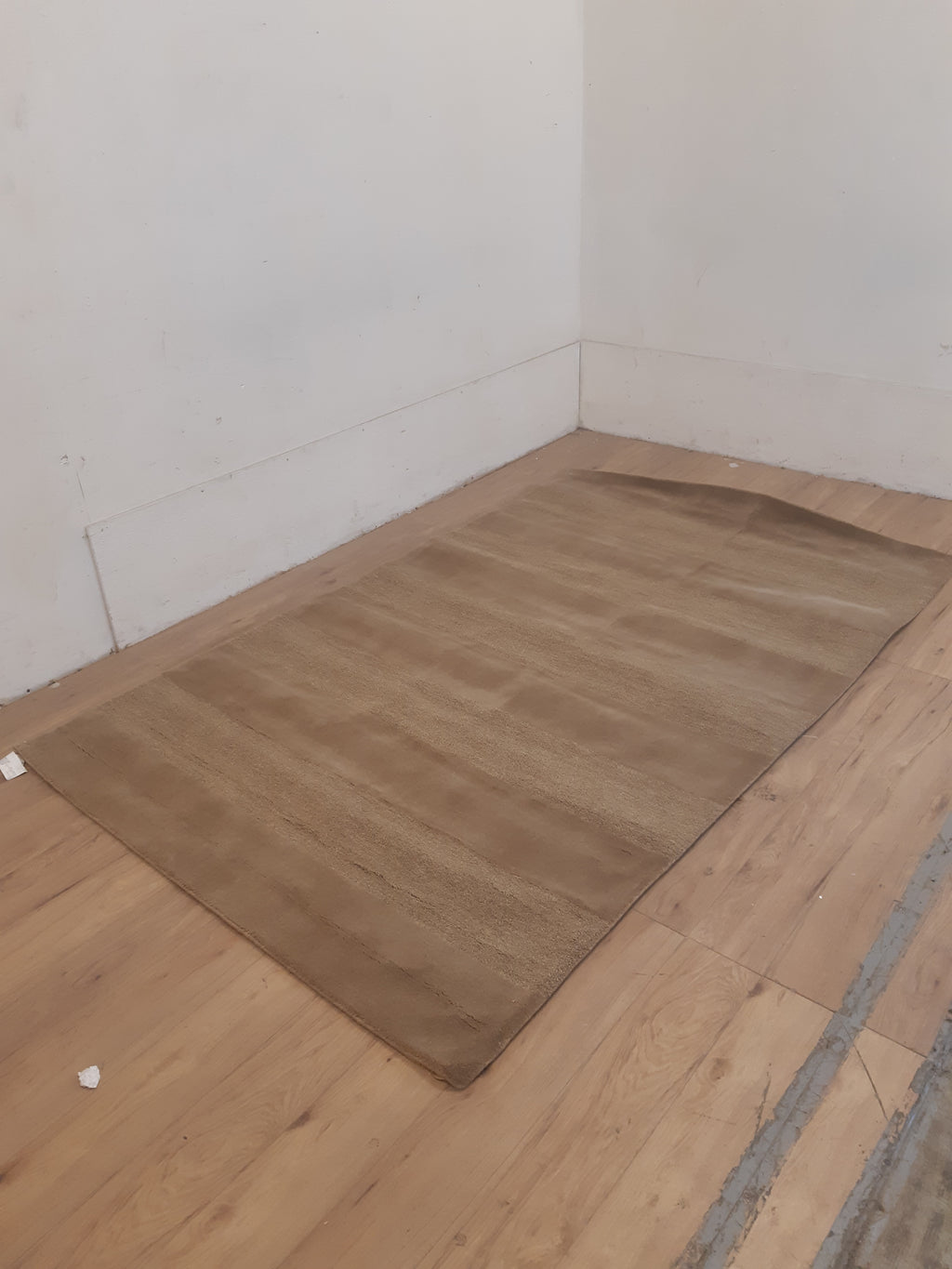 5' x 8' Brown Indian Wool Rug