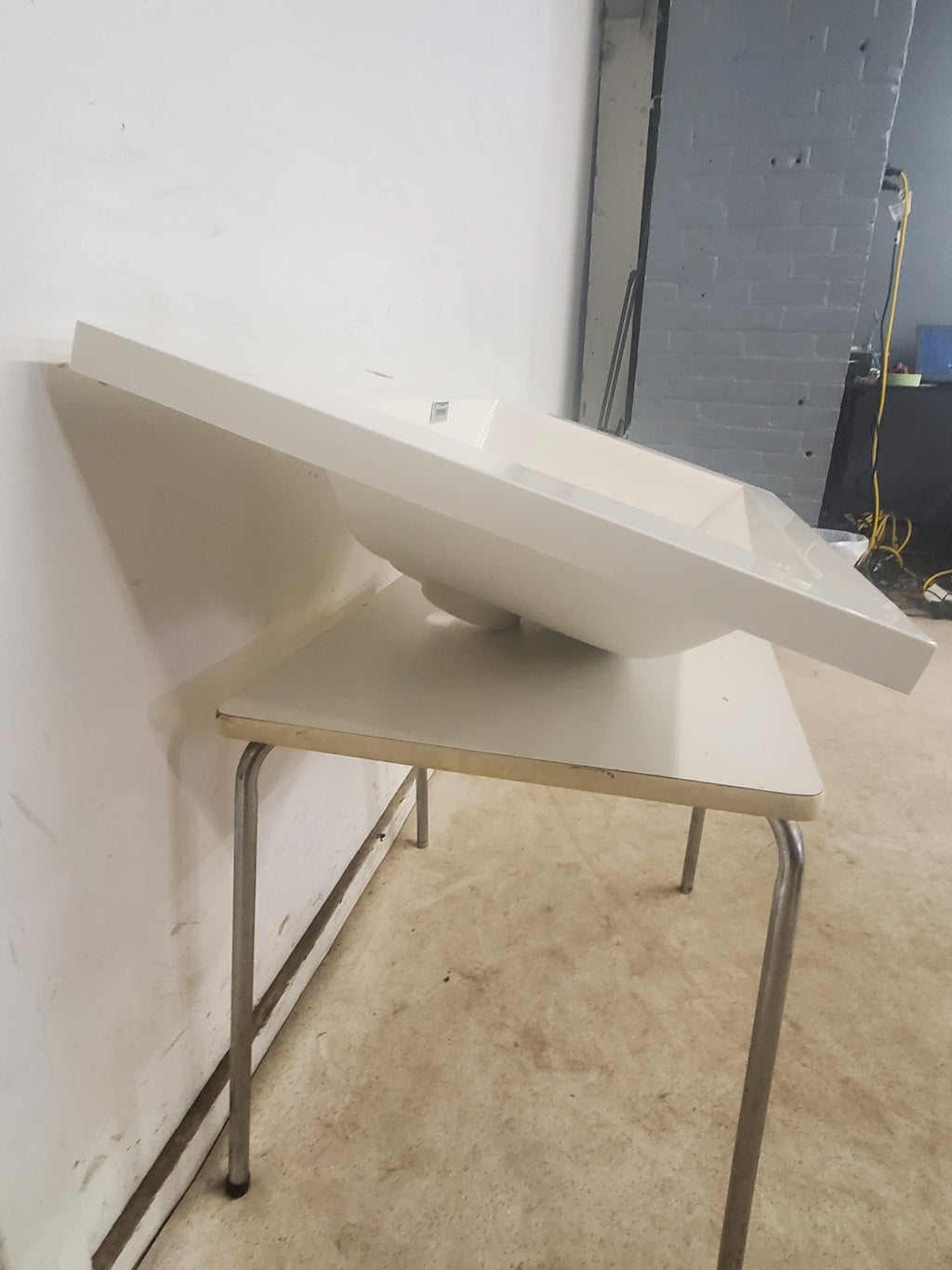 30''W White Ceramic Bathroom Sink