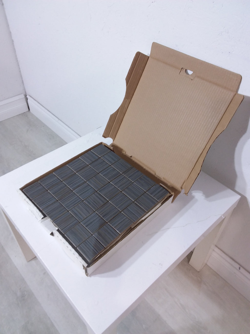 Box Of 5 Sheets Of Modern Back Splash Tile