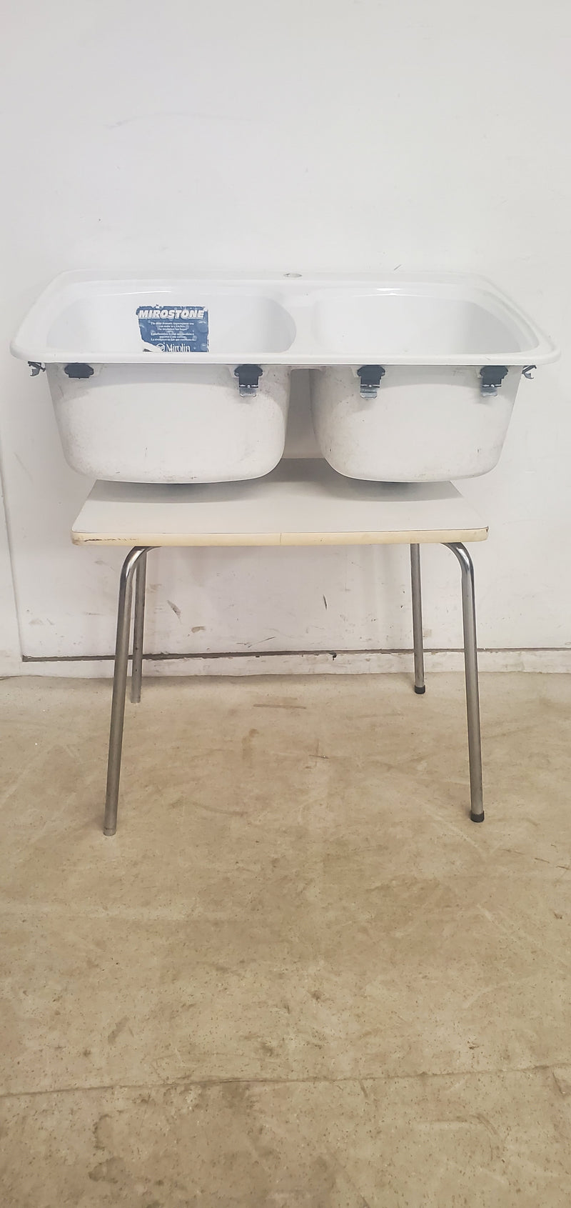 31''W White Double Sink