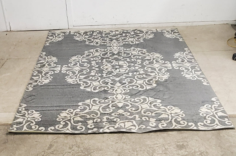 78''x102'' Grey Pattern Rug