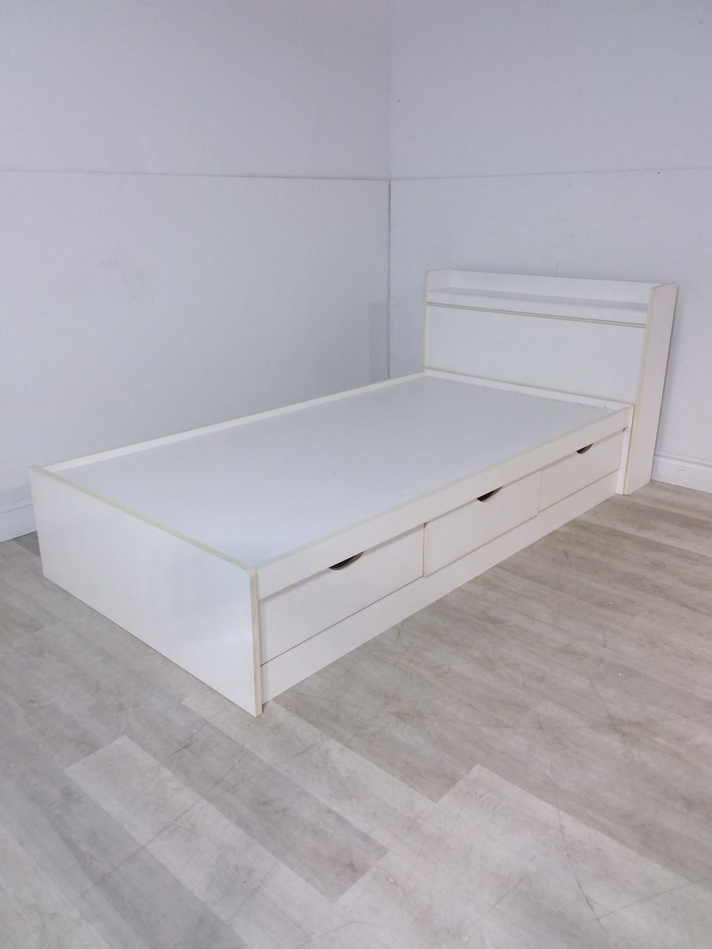 Twin Size Captain's Bed With Drawers