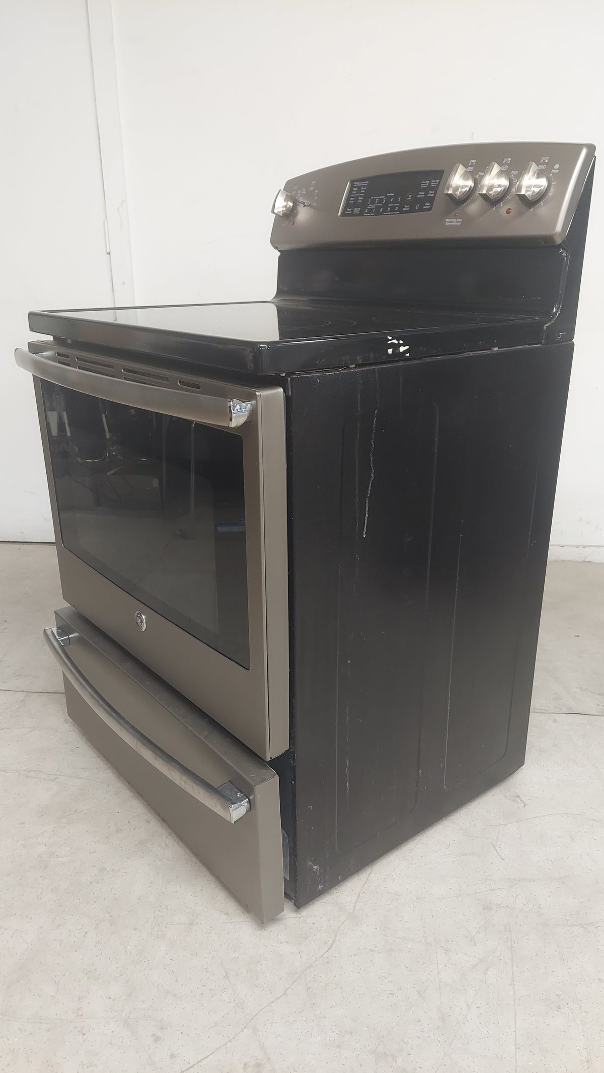 30"W GE Electric Stove