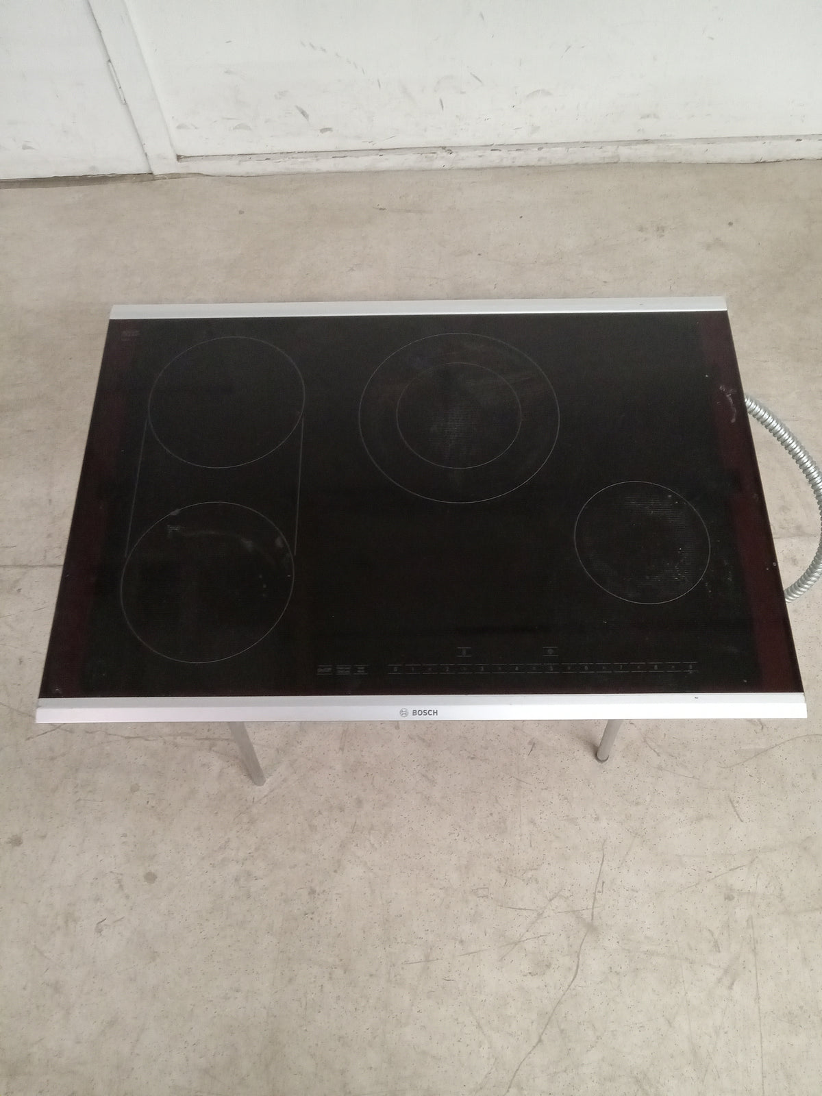 31"W Bosch Black Electric Cooktop