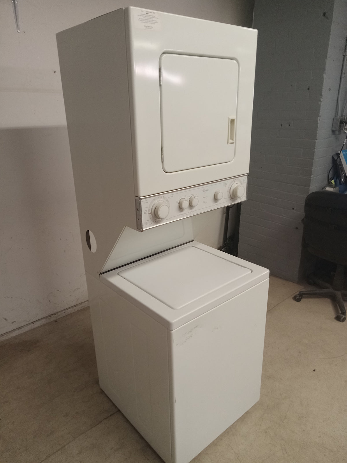 24"W White Whirlpool Washer/Dryer Combo