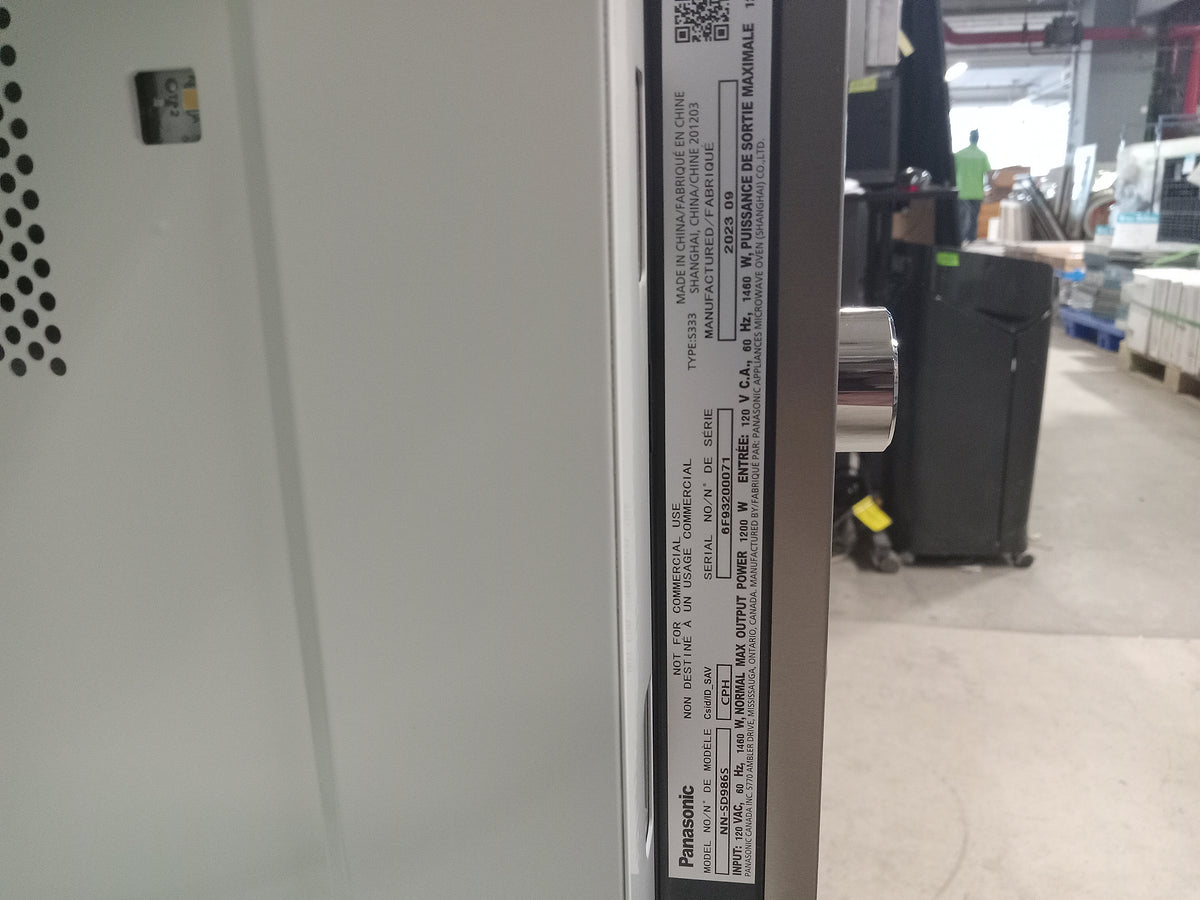 23" Panasonic Microwave Oven