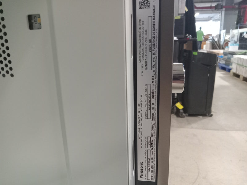 23" Panasonic Microwave Oven