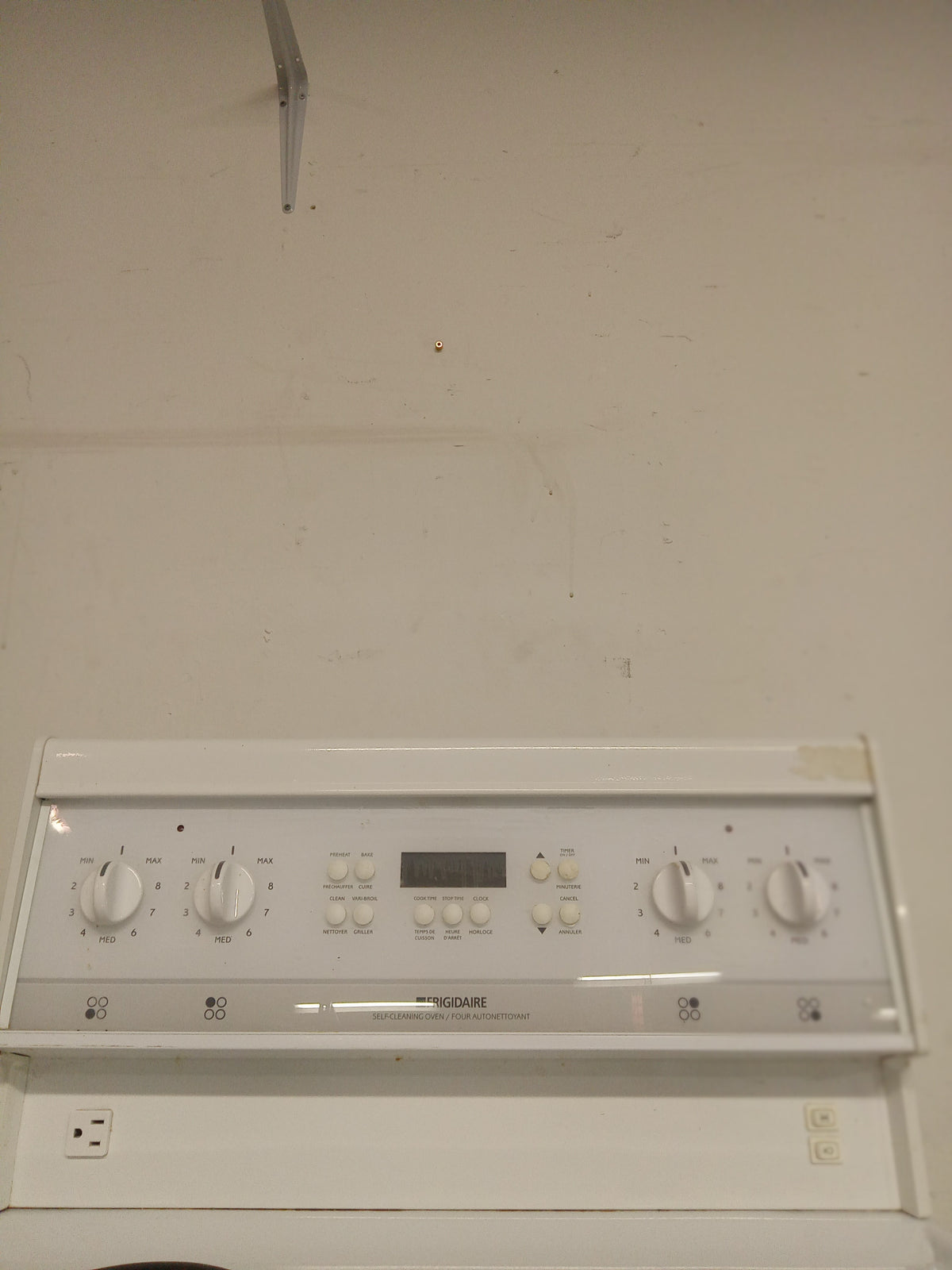 24" Frigidaire Electric Stove