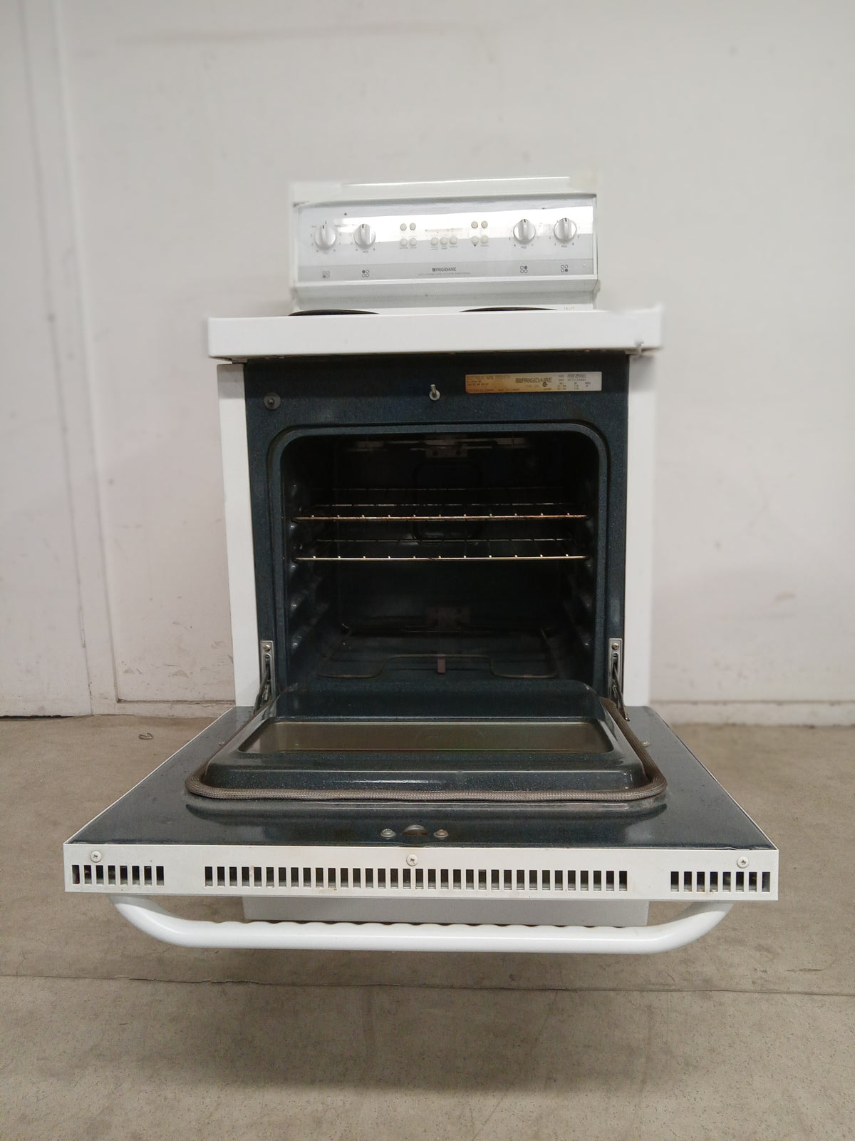 24" Frigidaire Electric Stove