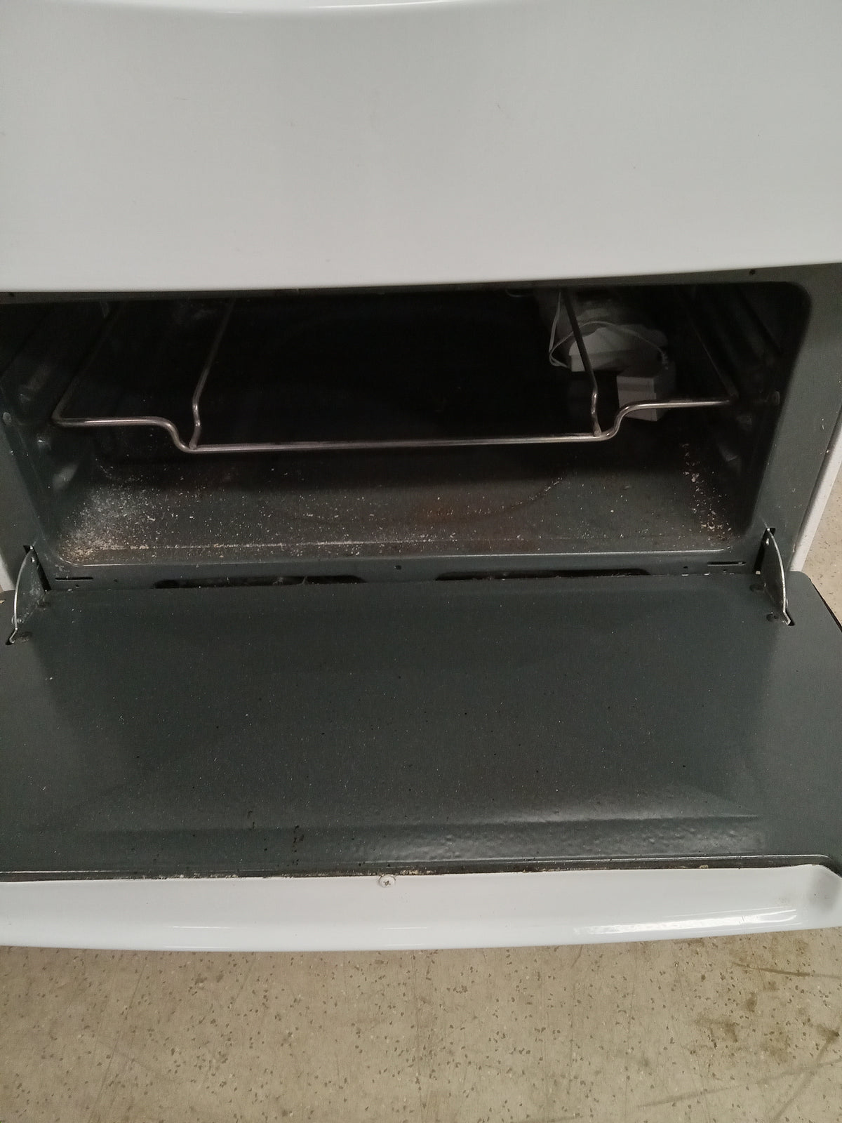 24"W General Electric White Gas Stove
