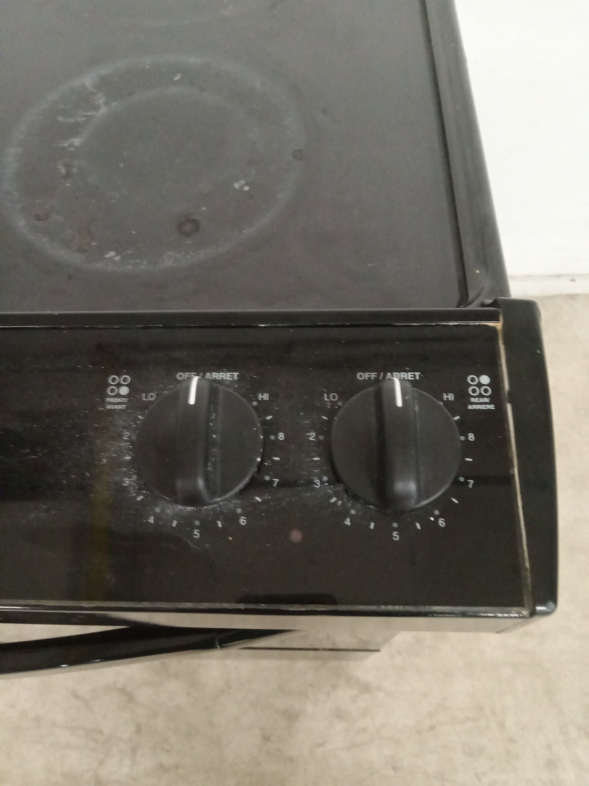 30"W Black Whirlpool Gold Electric Stove