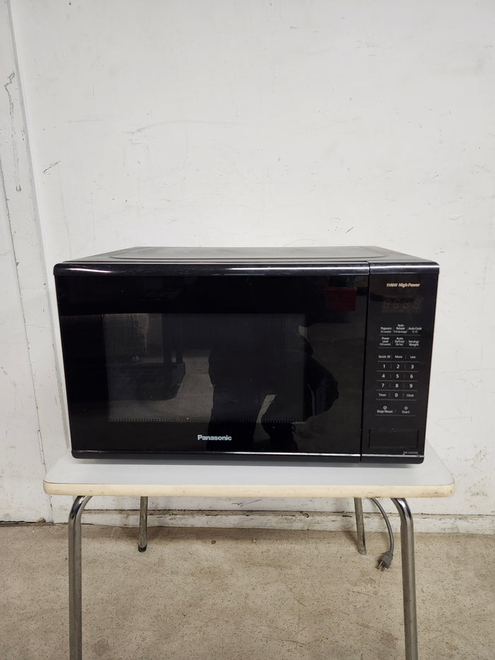 20.5"W Panasonic Microwave Oven