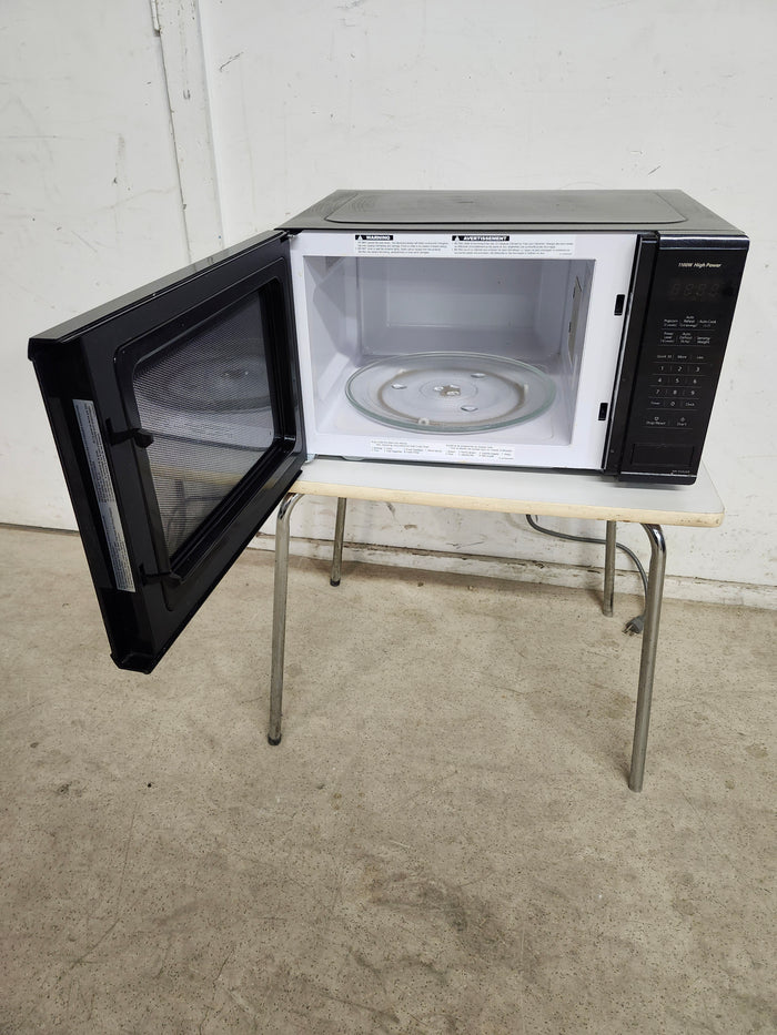 20.5"W Panasonic Microwave Oven