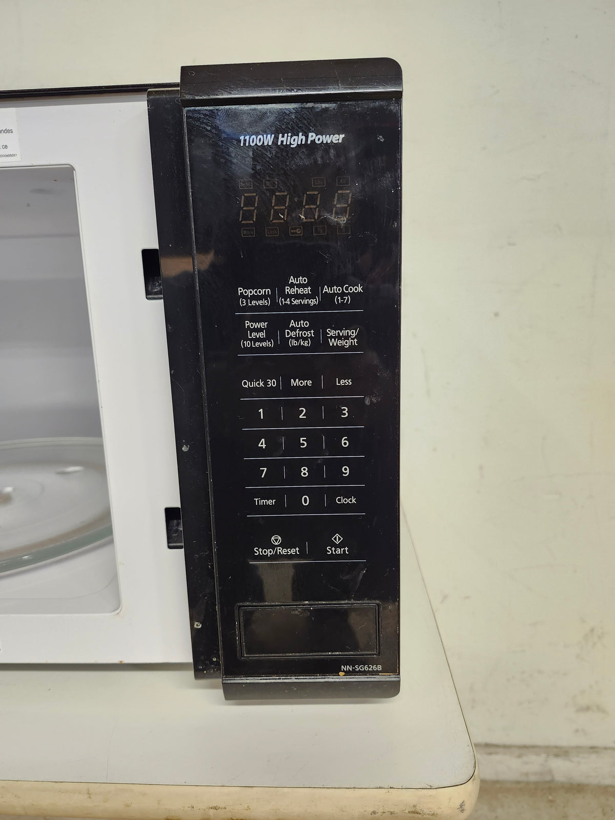 20.5"W Panasonic Microwave Oven