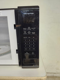 20.5"W Panasonic Microwave Oven
