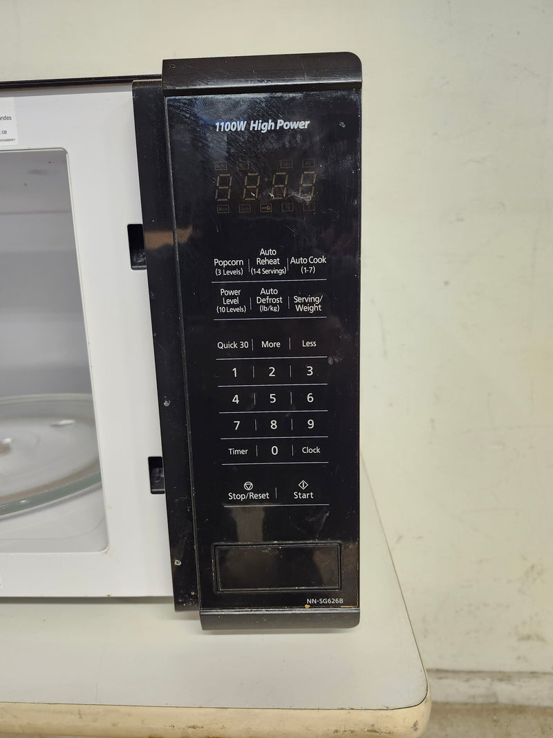 20.5"W Panasonic Microwave Oven