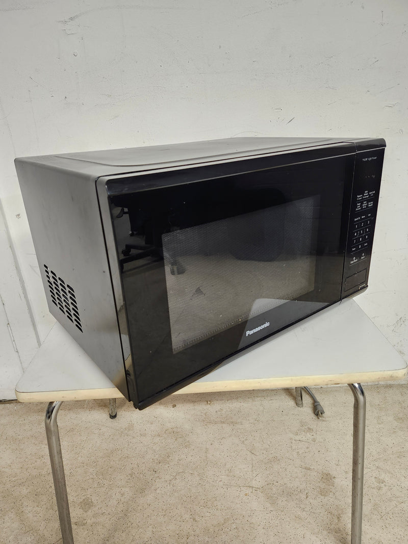 20.5"W Panasonic Microwave Oven