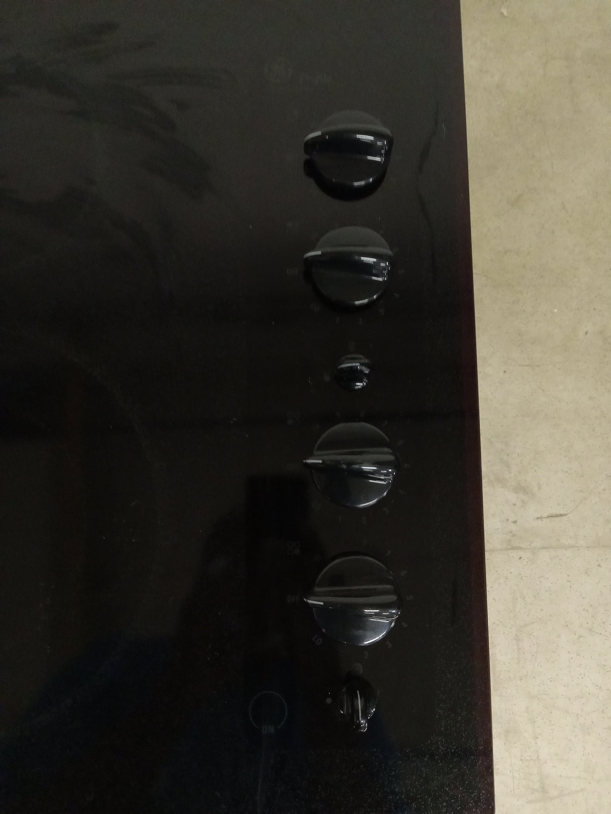 29.75"W General Electric Cooktop
