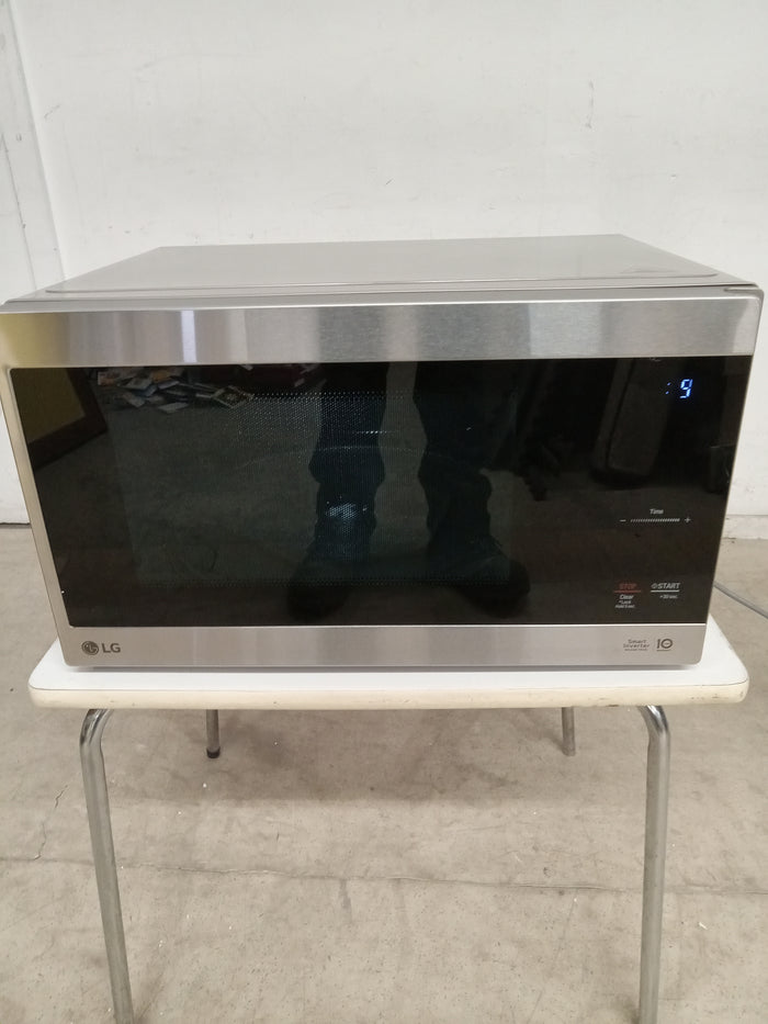 18.75"W LG Microwave Oven