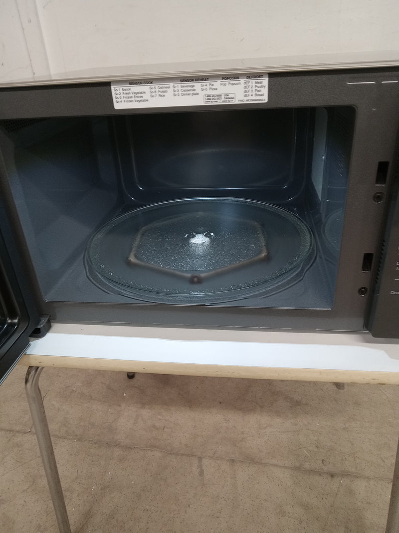 18.75"W LG Microwave Oven