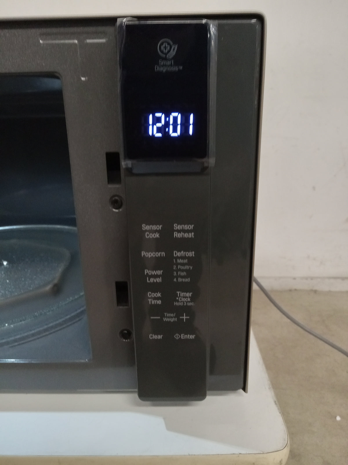 18.75"W LG Microwave Oven