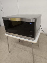 18.75"W LG Microwave Oven