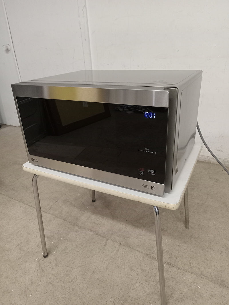 18.75"W LG Microwave Oven