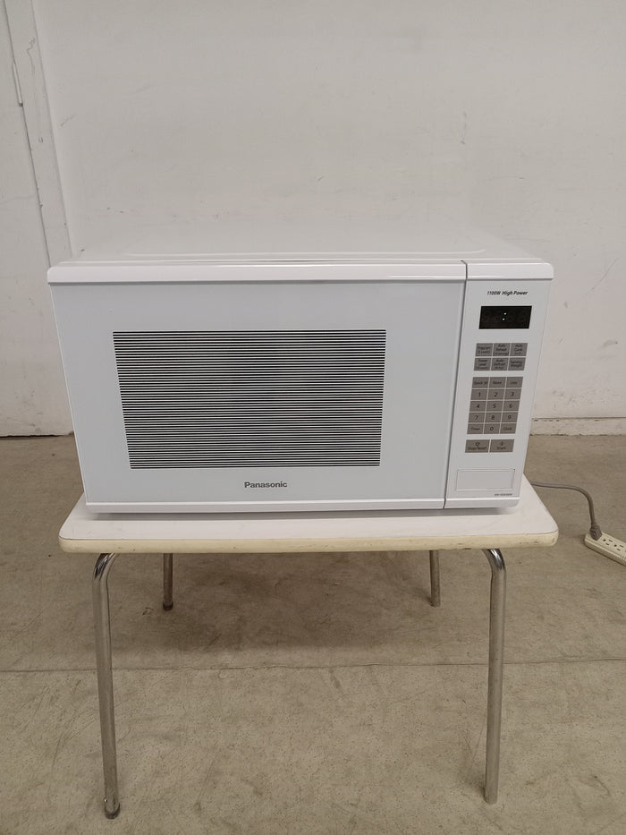 20.5"W White Panasonic Microwave