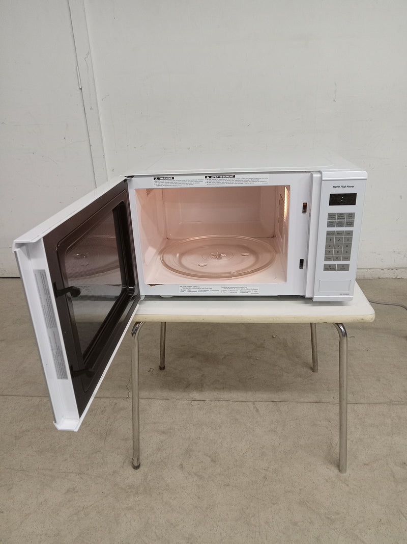 20.5"W White Panasonic Microwave