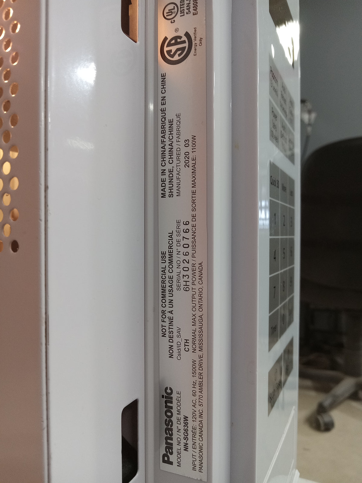 20.5"W White Panasonic Microwave