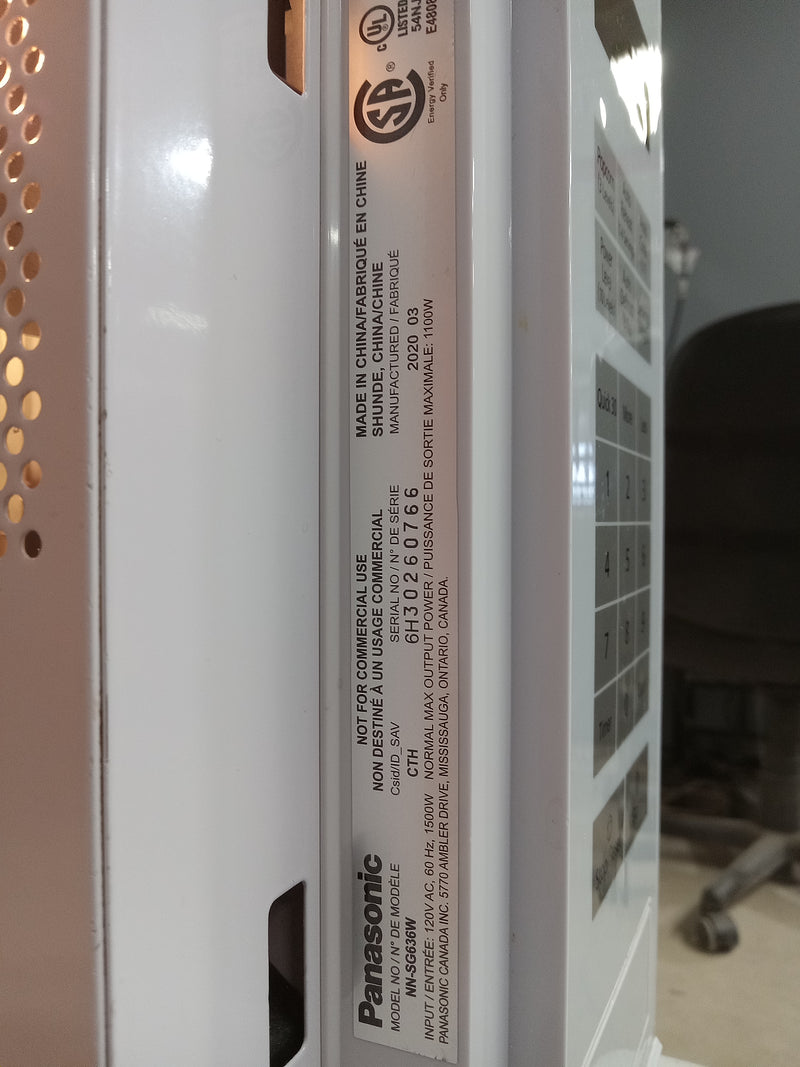 20.5"W White Panasonic Microwave