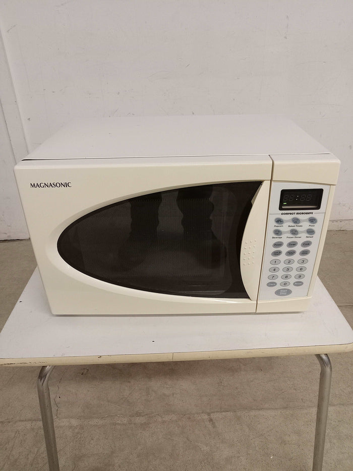 18"W Magnasonic Microwave Oven