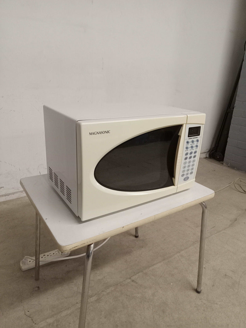 18"W Magnasonic Microwave Oven