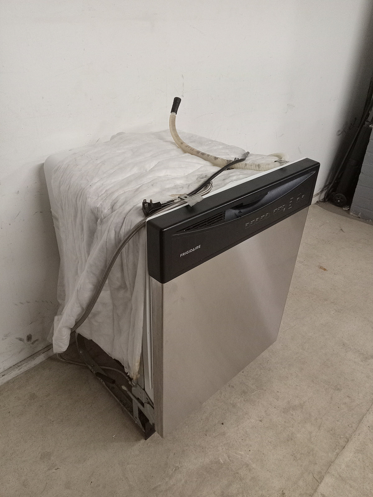 24"W Frigidaire Dishwasher