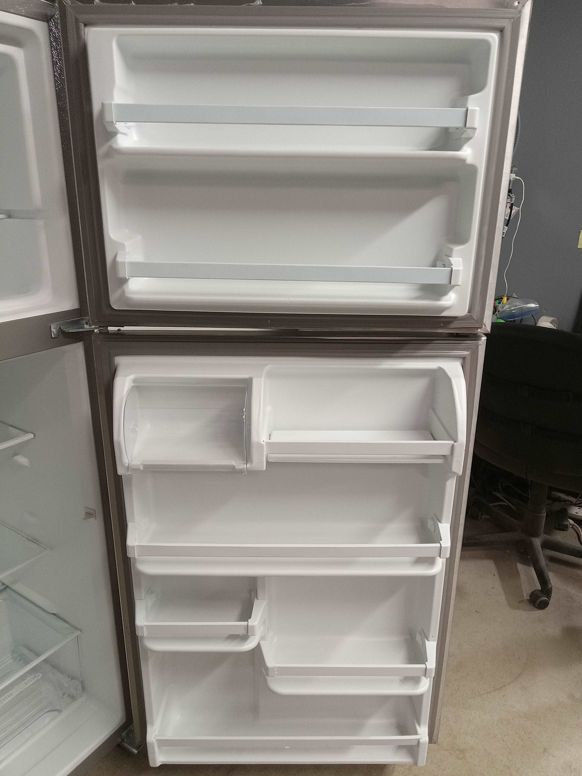 29.75"W Stainless Steel Whirlpool Top Mount Refrigerator
