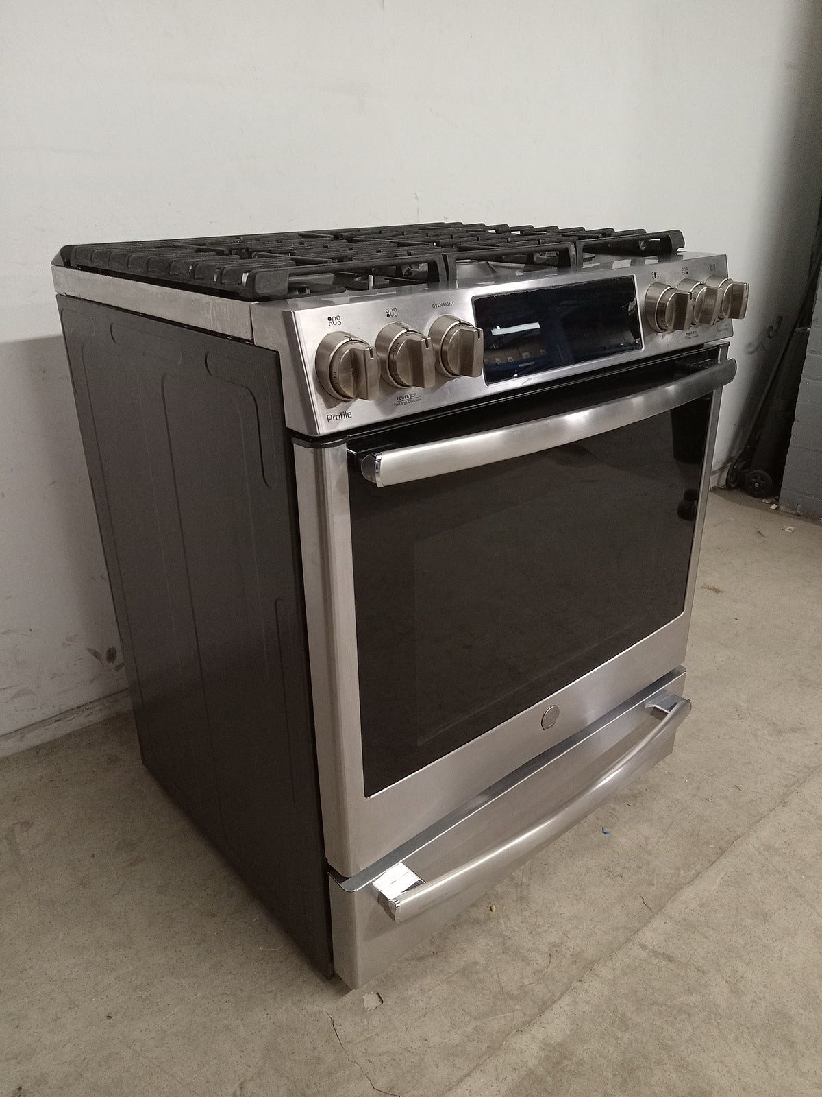 29.5"W General Electric Gas Stove