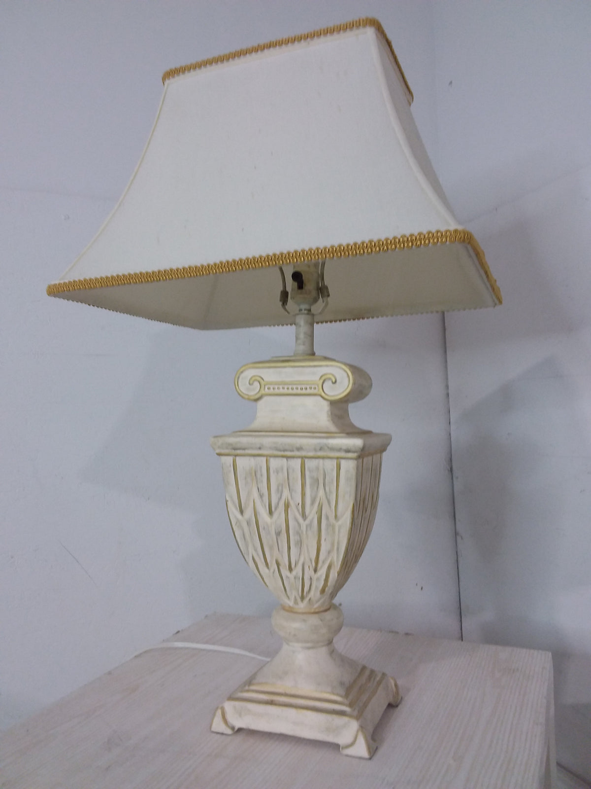 Classical Design Table Lamp