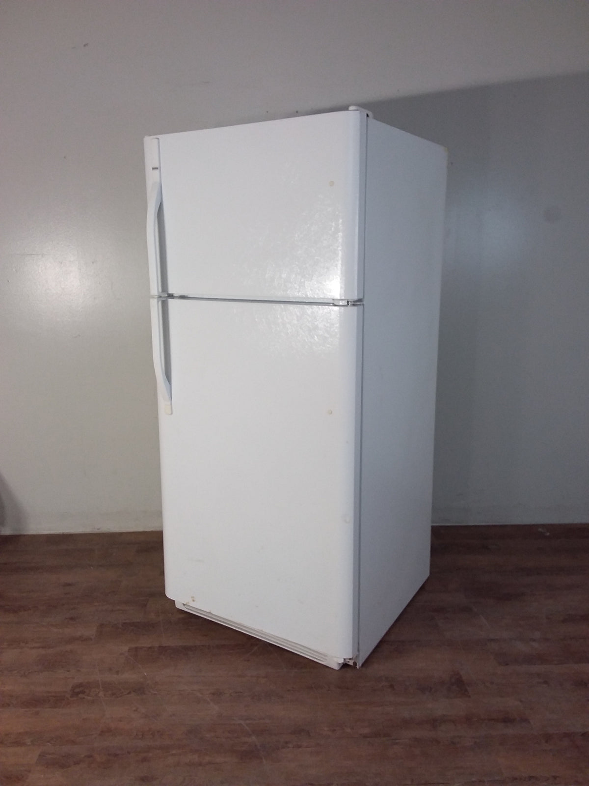 White Refrigerator/Freezer