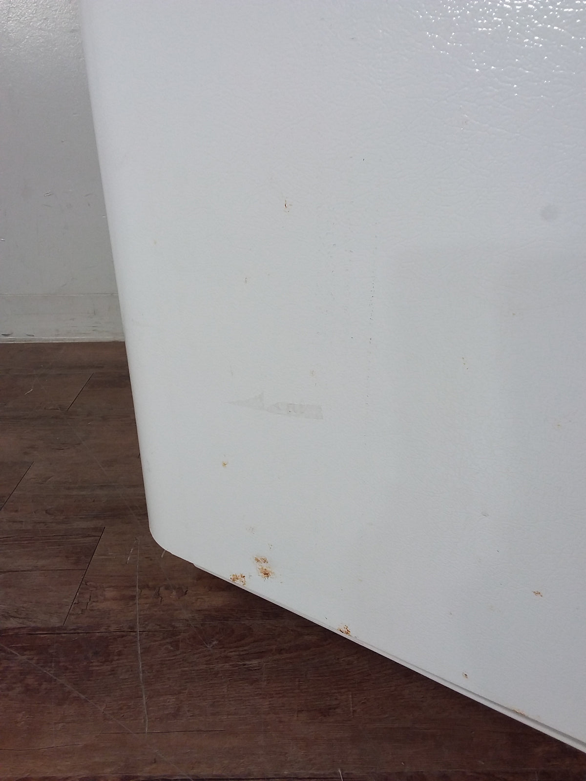 White Refrigerator/Freezer