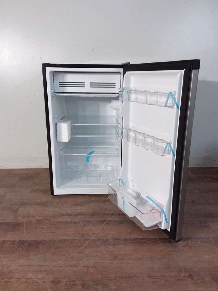 Vissani 4.4 Cu. Ft. Fridge