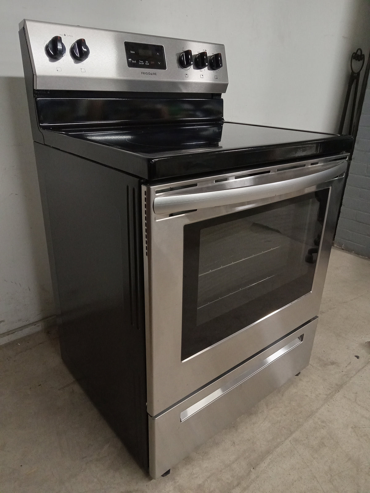 30"W Frigidaire Electric Range