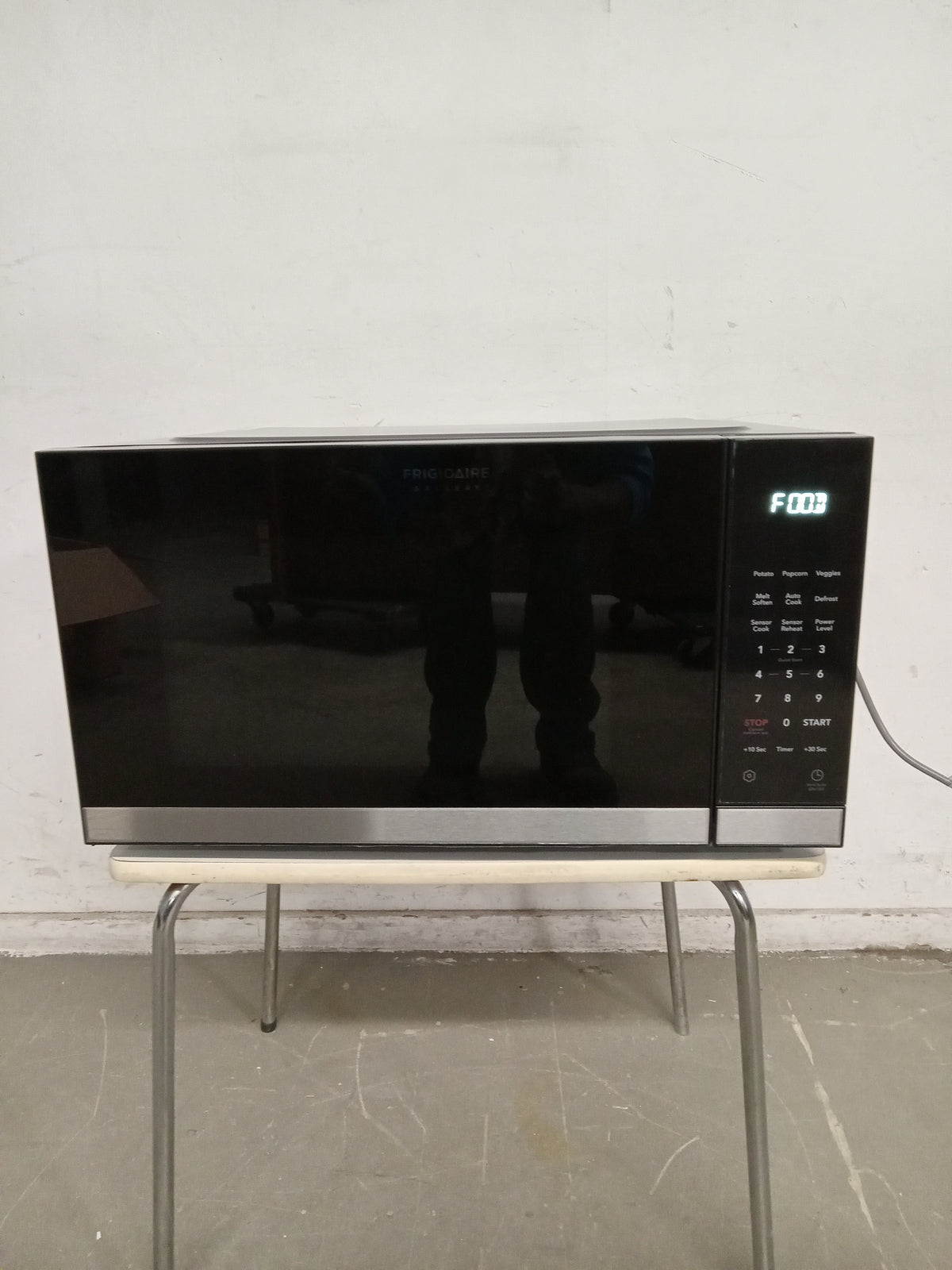 24"W Frigidaire Gallery Built In Microwave