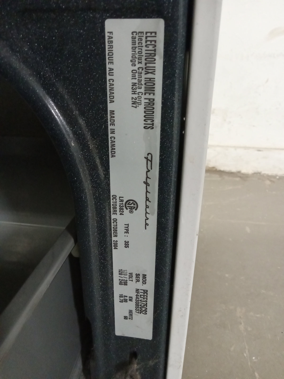 FRIGIDAIRE Self Cleaning Electric Oven