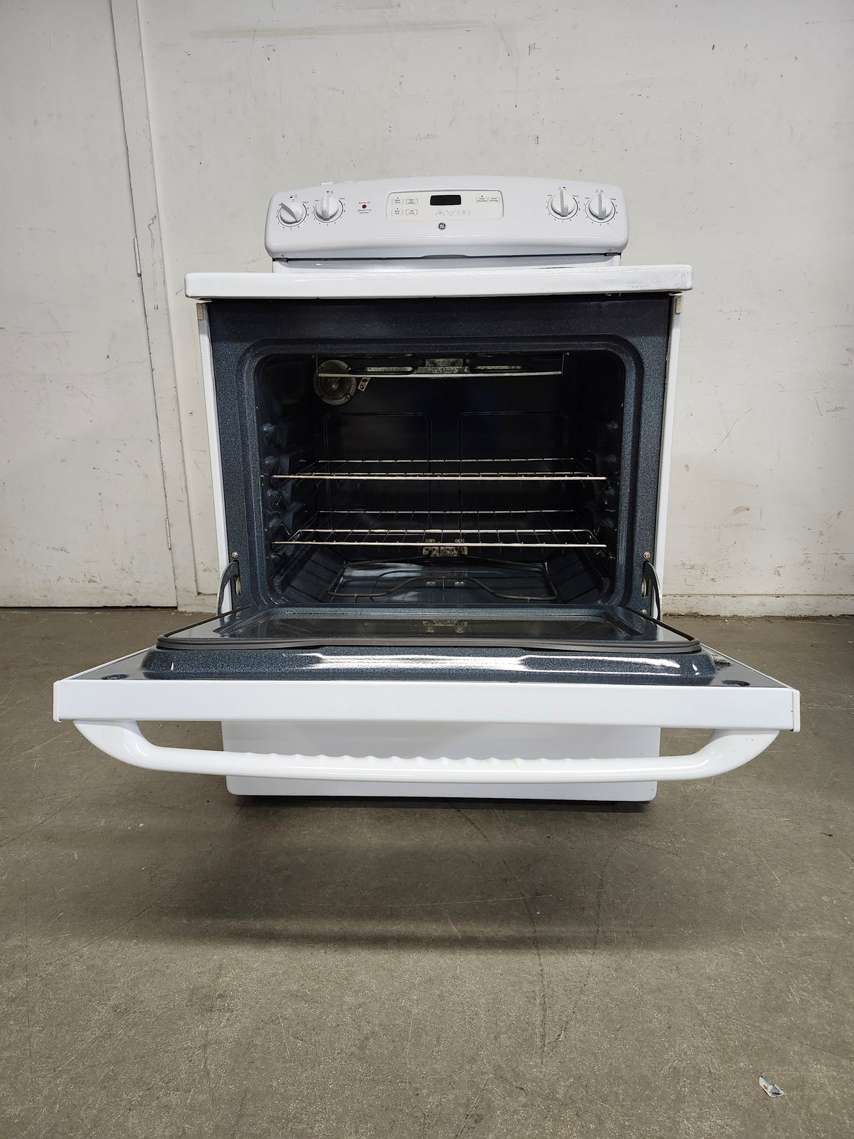 GE Electric Stove (JCBS280DM2WW)