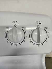 GE Electric Stove (JCBS280DM2WW)