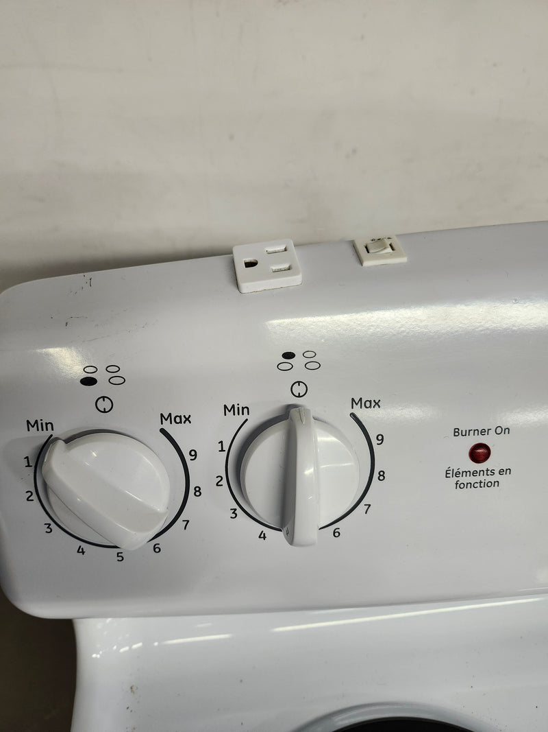 GE Electric Stove (JCBS280DM2WW)