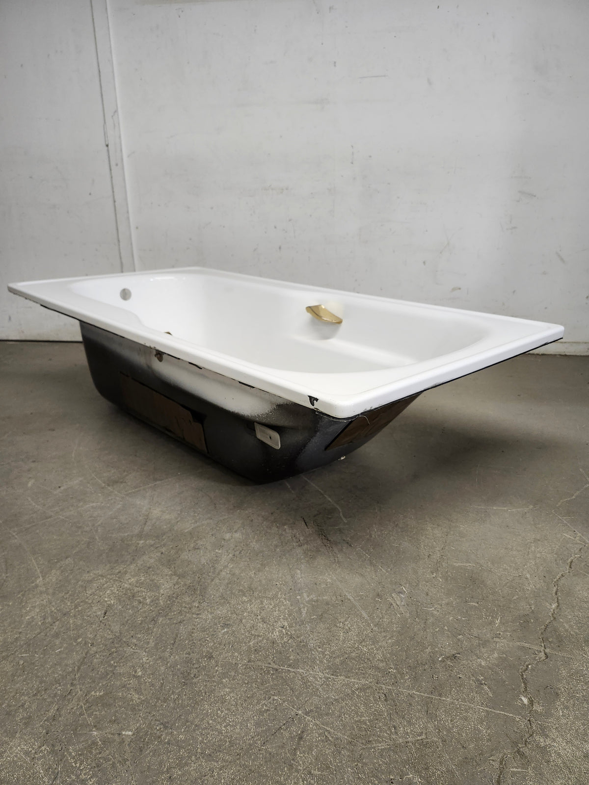 67" White Tub