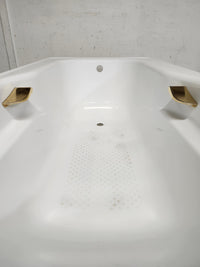 67" White Tub